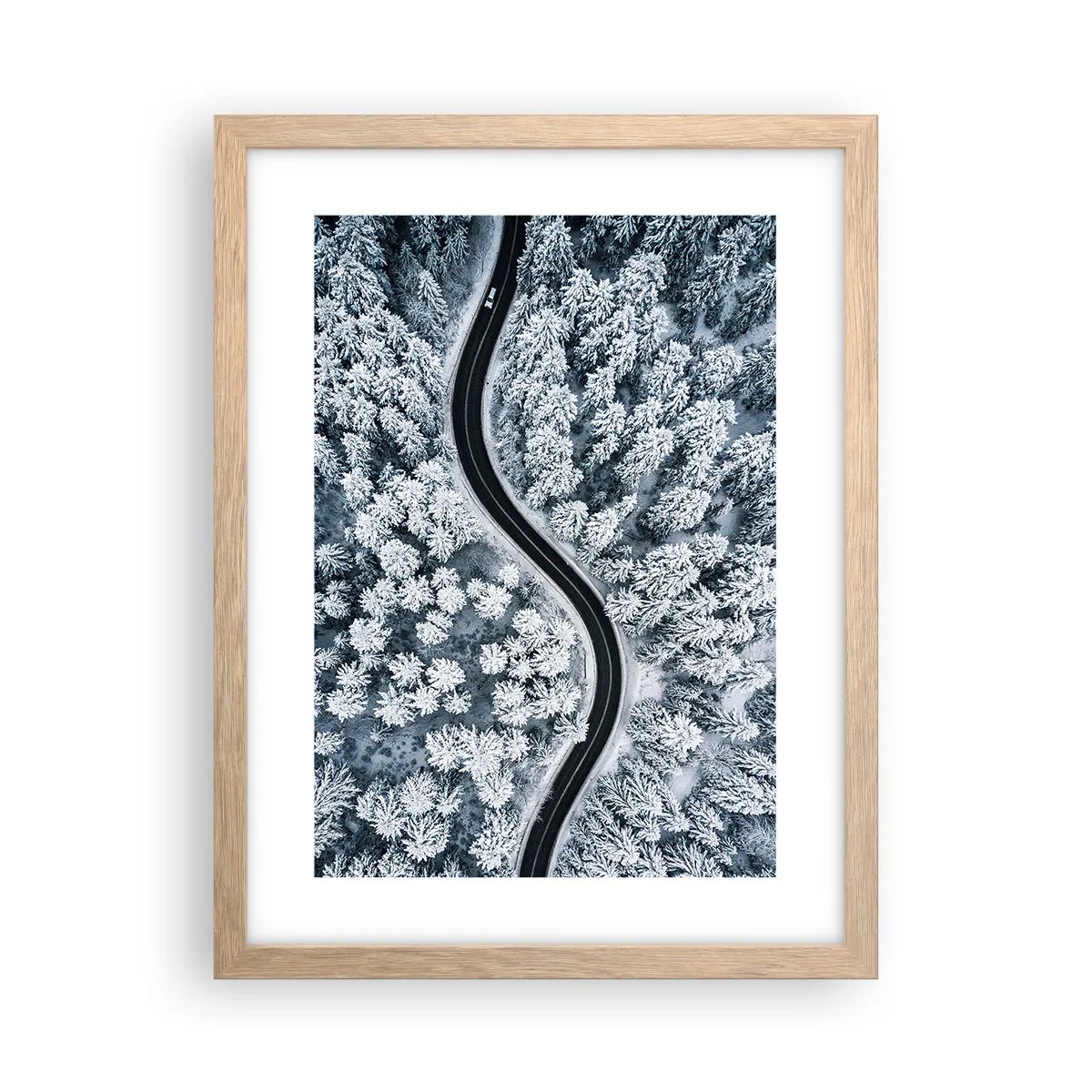 Plakat w ramie jasny dąb - Przez zimowy las - 30x40 cm