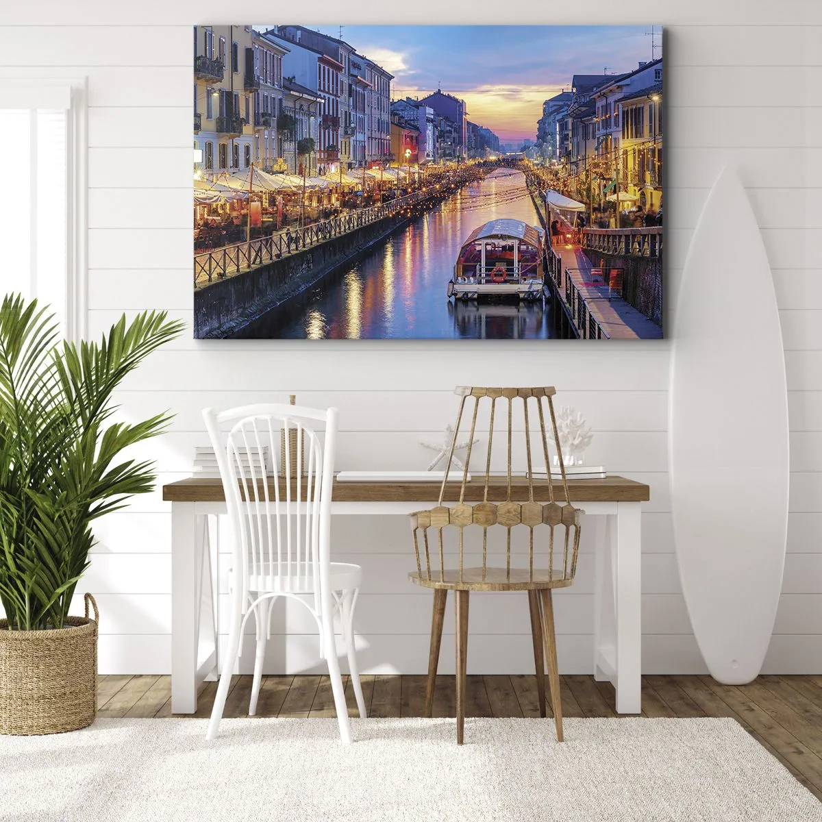 Obraz na płótnie - Kanał z oświetleniem w otoczeniu kolorowych budynków - 70x50cm - Wieczór światła i zabawy - Nowoczesna dekoracja ścienna do salonu i sypialni ARTTOR