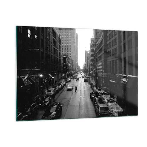 Obraz na szkle - Ulica w czerni i bieli z przechodniem wśród nowoczesnych budynków - 120x80cm - Kolejny dzień jak co dzień - Nowoczesna dekoracja ścienna do salonu, kuchni i sypialni ARTTOR