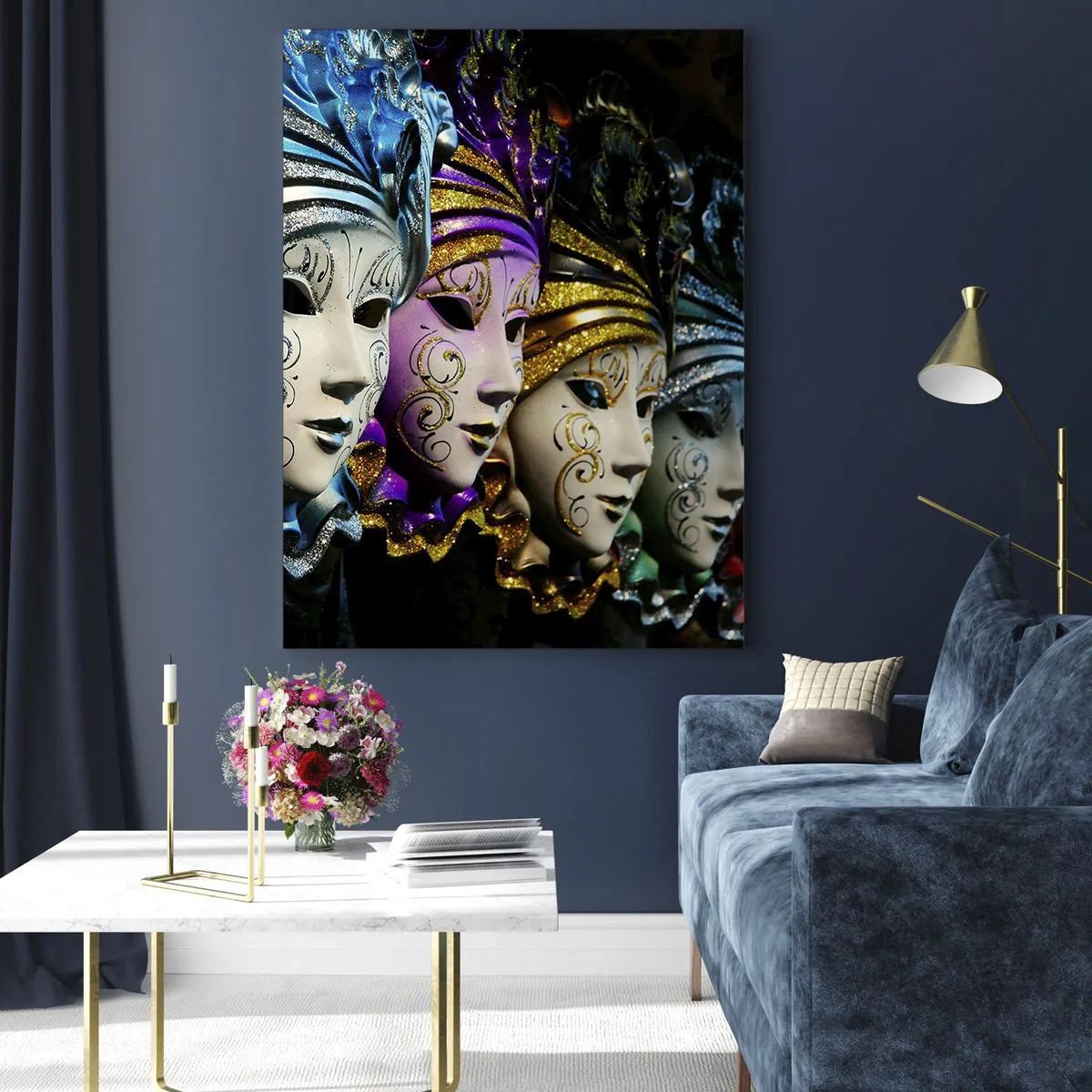 Obraz na szkle - Kolorowe weneckie maski w rzędzie - 50x70cm - Tajemnica w złocie i w srebrze - Nowoczesna dekoracja ścienna do salonu, kuchni i sypialni ARTTOR