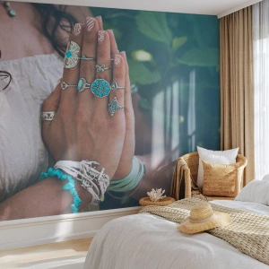 Fototapeta Samoprzylepna Deluxe Sticker - Witaj w centrum bytu - Kobieta, Biżuteria, Boho - 100x70 cm