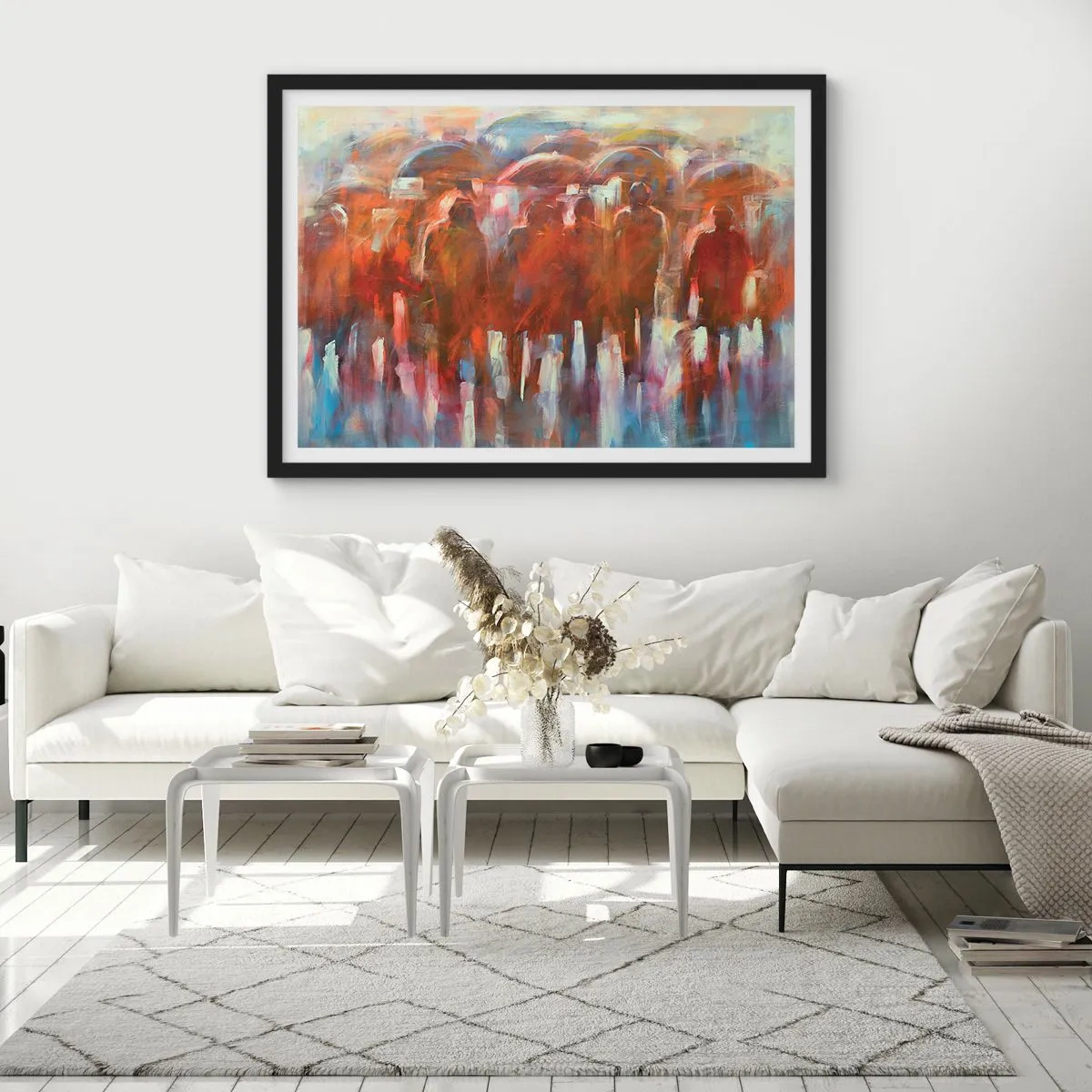 Plakat w czarnej ramie - Tłum ludzi z parasolami w deszczowej, artystycznej scenerii - 100x70cm - Równi w deszczu i mgle - Nowoczesna dekoracja ścienna do salonu i sypialni ARTTOR