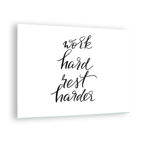 Obraz na szkle - Typograficzny napis 'work hard rest harder' w eleganckiej czcionce - 70x50cm - Życiowa równowaga - Nowoczesna dekoracja ścienna do salonu i sypialni ARTTOR