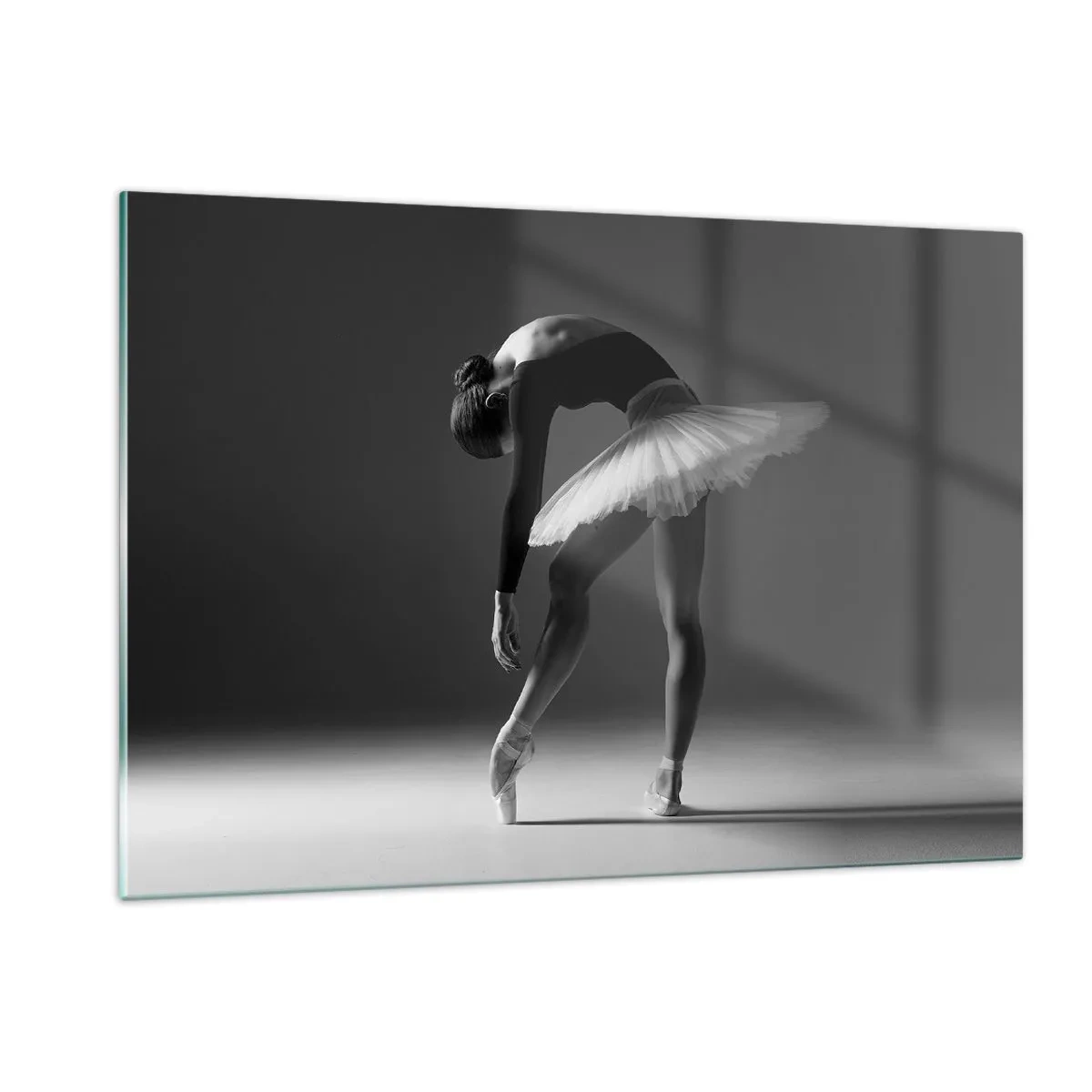Obraz na szkle - Czarno-biała sylwetka baletnicy w pozie pełnej gracji - 120x80cm - Bella balerina - Nowoczesna dekoracja ścienna do salonu, kuchni i sypialni ARTTOR