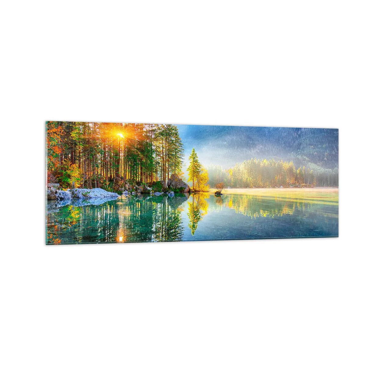 Obraz na szkle - Jezioro otoczone górami i lasem w promieniach słońca - 140x50cm - Majestat i słodycz - Nowoczesna dekoracja ścienna do salonu i sypialni ARTTOR