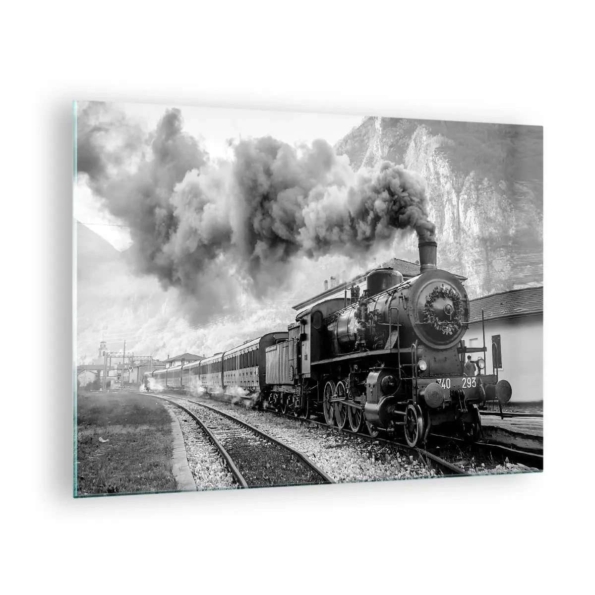 Obraz na szkle - Stary pociąg parowy w górskim krajobrazie - 70x50cm - Stoi na stacji… - Nowoczesna dekoracja ścienna do salonu i sypialni ARTTOR