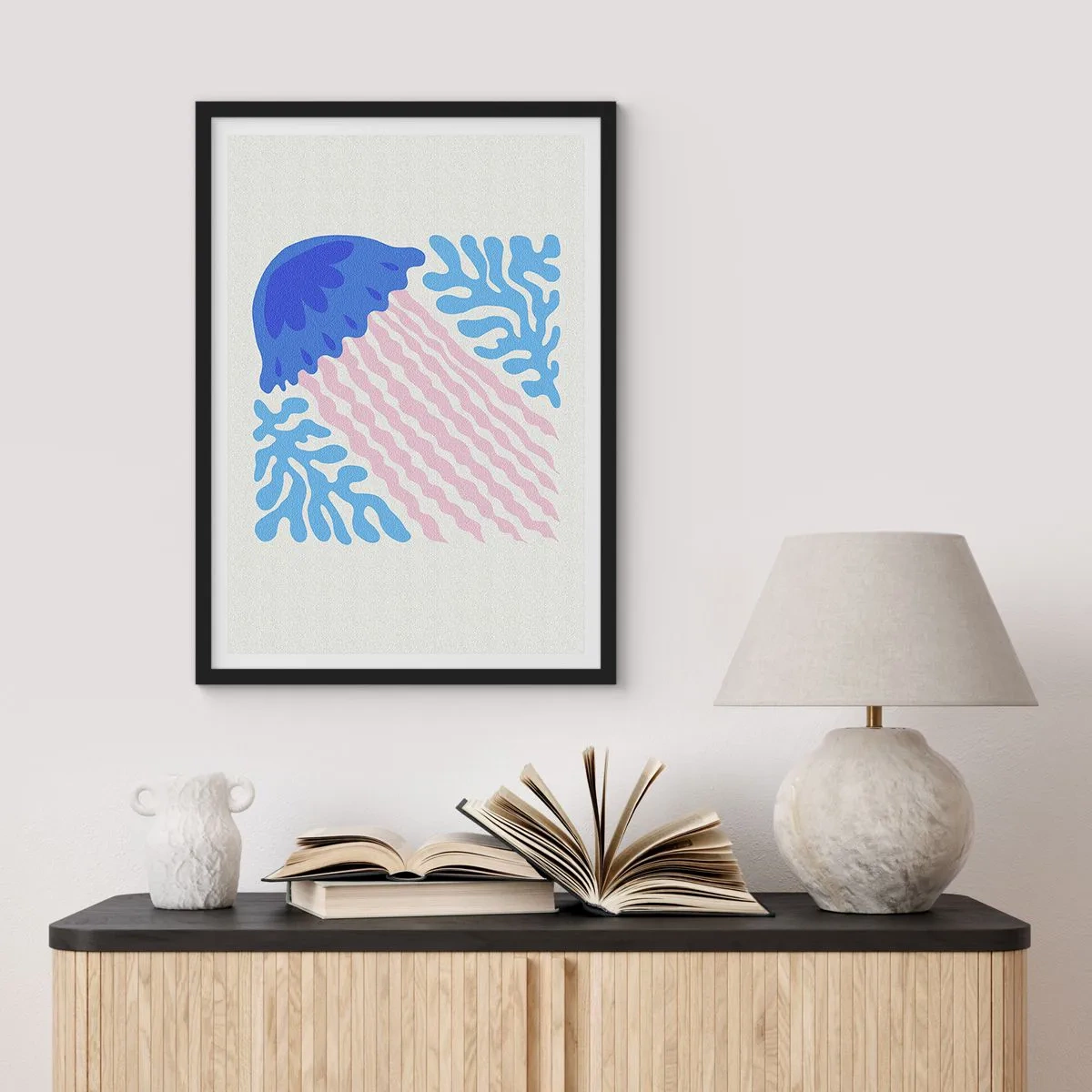 Plakat w czarnej ramie - Stylizowana meduza w otoczeniu podwodnej roślinności - 50x70cm - Jak z innego świata - Nowoczesna dekoracja ścienna do salonu i sypialni ARTTOR