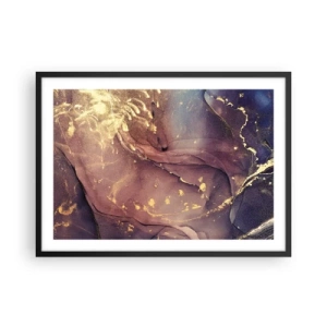 Plakat w czarnej ramie - Abstrakcyjna kompozycja z odcieniami złota i fioletu - 70x50cm - Materia i duch - Nowoczesna dekoracja ścienna do salonu i sypialni ARTTOR