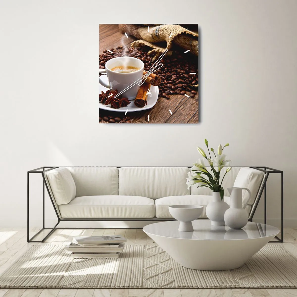 Zegar ścienny - Filiżanka kawy z cynamonem i anyżem na tle ziaren kawy - 30x30cm - Korzenny smak i aromat - Nowoczesna dekoracja ścienna do salonu i sypialni ARTTOR