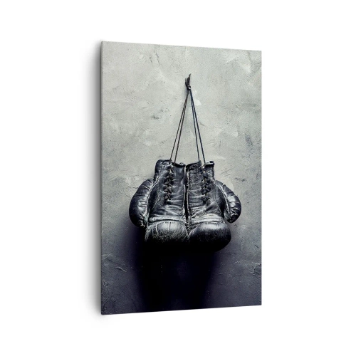 Obraz na płótnie - Stare rękawice bokserskie na tle ściany - 80x120cm - Czas walki i czas pokoju - Nowoczesna dekoracja ścienna do salonu i sypialni ARTTOR