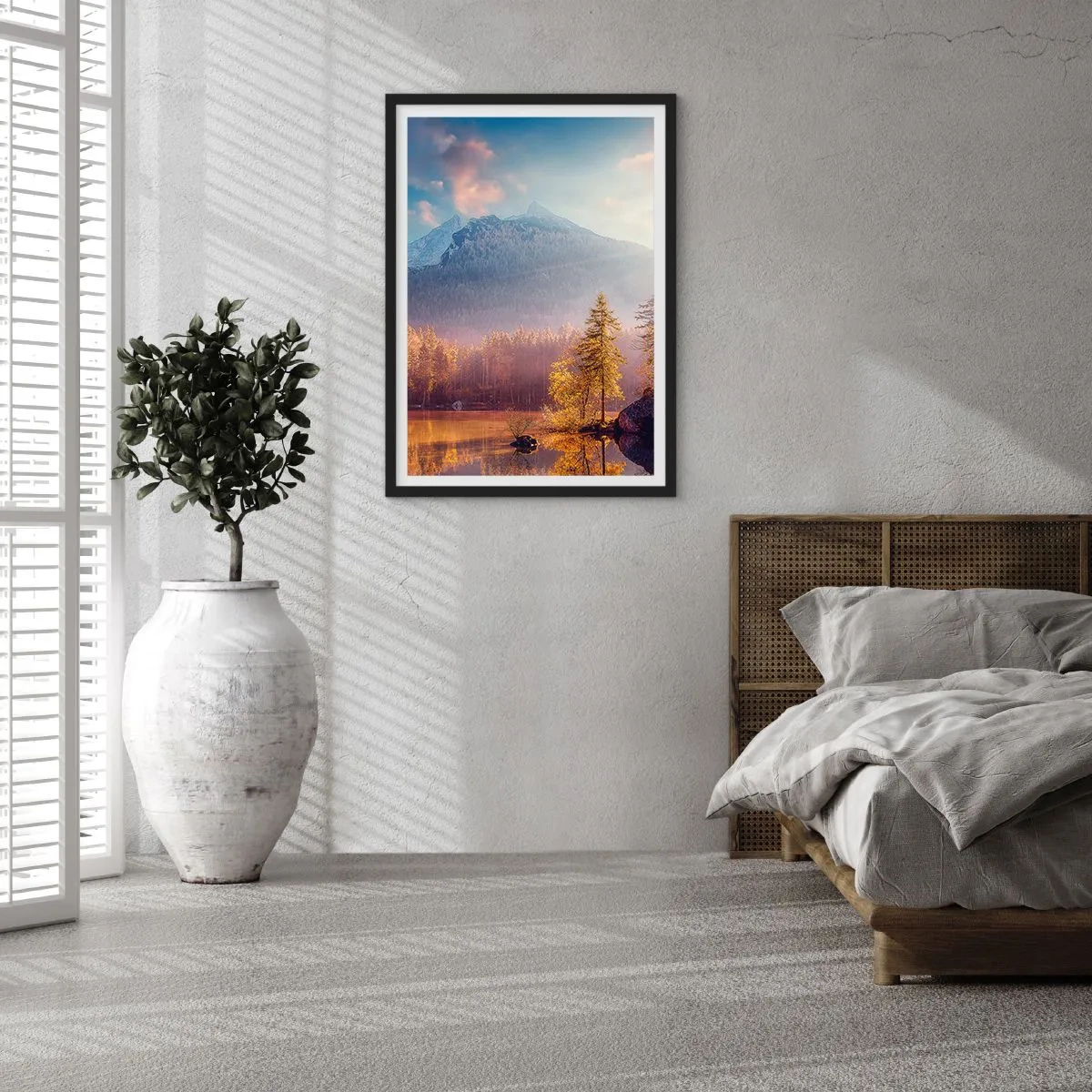 Plakat w czarnej ramie - Jesienny krajobraz górski z odbiciem w jeziorze - 50x70cm - W górach i dolinach - Nowoczesna dekoracja ścienna do salonu i sypialni ARTTOR