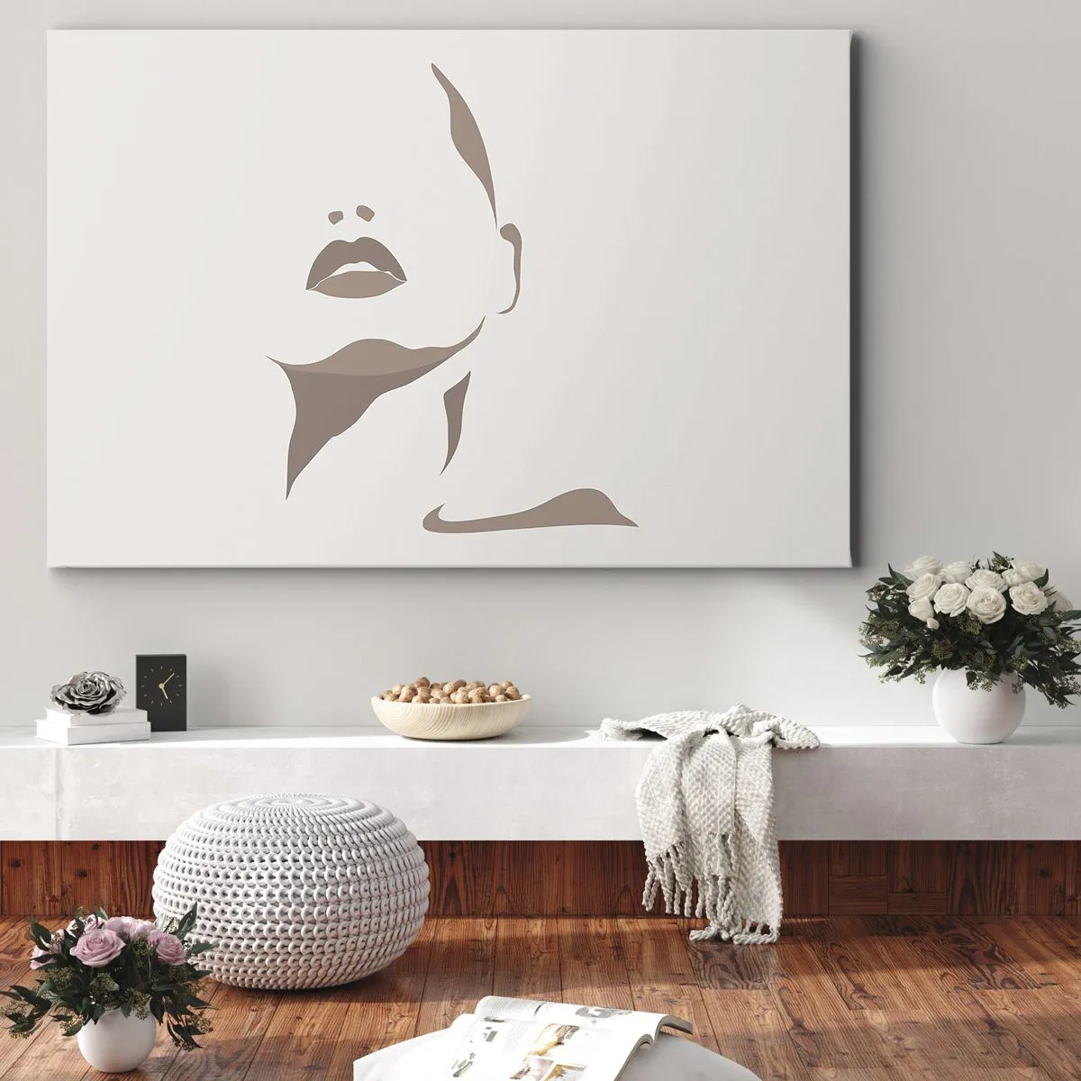 Obraz na płótnie - Minimalistyczny kontur kobiecej twarzy w delikatnych beżach - 70x50cm - Stworzona ze światła i cienia - Nowoczesna dekoracja ścienna do salonu i sypialni ARTTOR