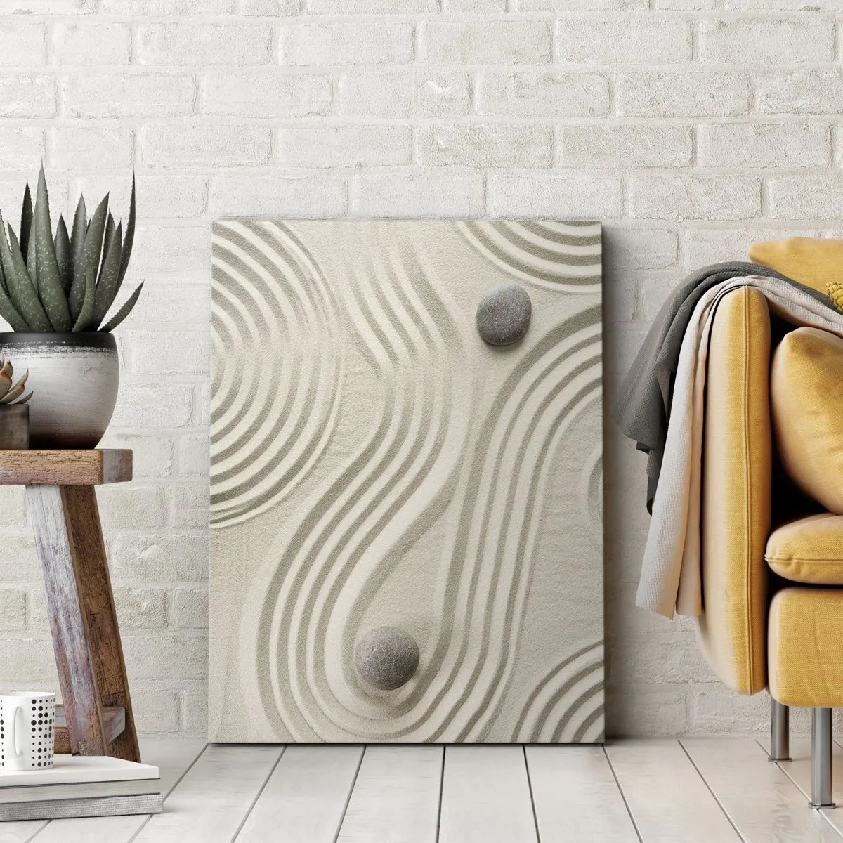 Obraz na płótnie - Kamienie na piasku z falistymi wzorami w stylu zen - 50x70cm - Dotyk ciepła - Nowoczesna dekoracja ścienna do salonu, kuchni i sypialni ARTTOR