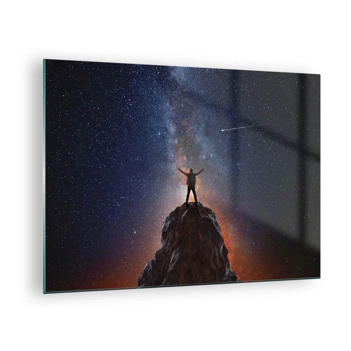 Obraz na szkle - Sylwetka człowieka na szczycie skały pod rozgwieżdżonym niebem - 70x50cm - Moc jest ze mną! - Nowoczesna dekoracja ścienna do salonu i sypialni ARTTOR