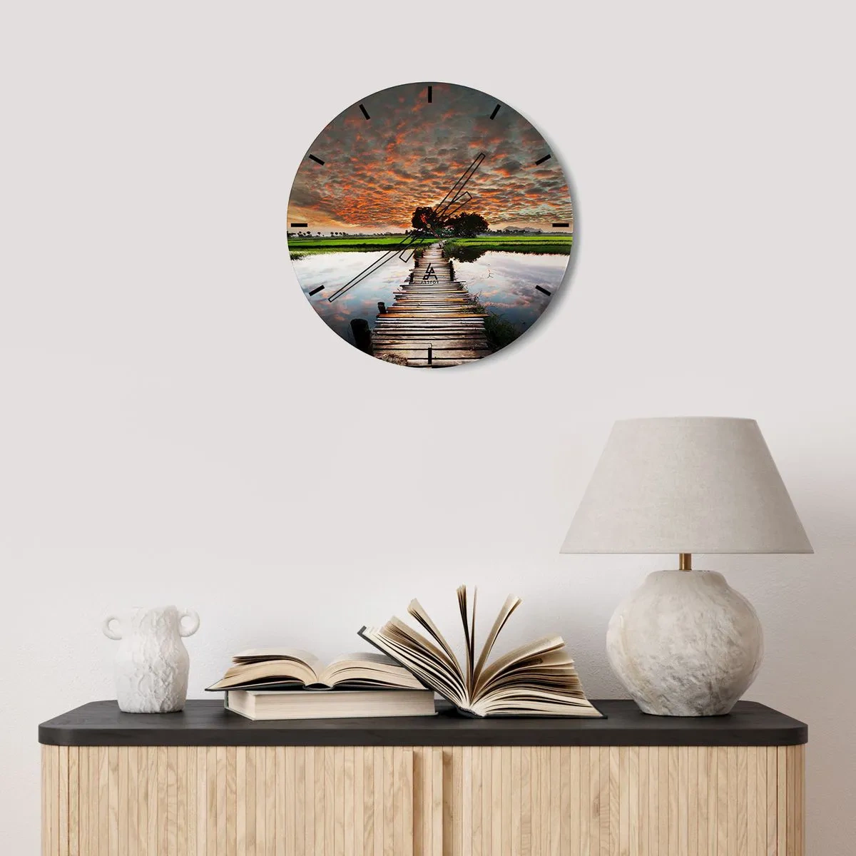 Zegar ścienny - Pomost na tle malowniczego zachodu słońca - 30x30cm - Rozłóż ramiona - oddychaj  - Nowoczesna dekoracja ścienna do salonu, kuchni i sypialni ARTTOR