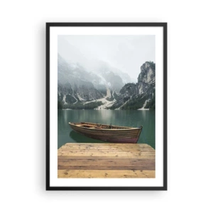 Plakat w czarnej ramie - Łódź przy pomoście na tle gór i jeziora - 50x70cm - "I dumne opoki czoła" - Nowoczesna dekoracja ścienna do salonu i sypialni ARTTOR