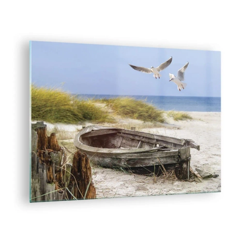 Obraz na szkle - Drewniana łódź na plaży z mewami w locie - 70x50cm - Skąpane wiatrem - Nowoczesna dekoracja ścienna do salonu i sypialni ARTTOR