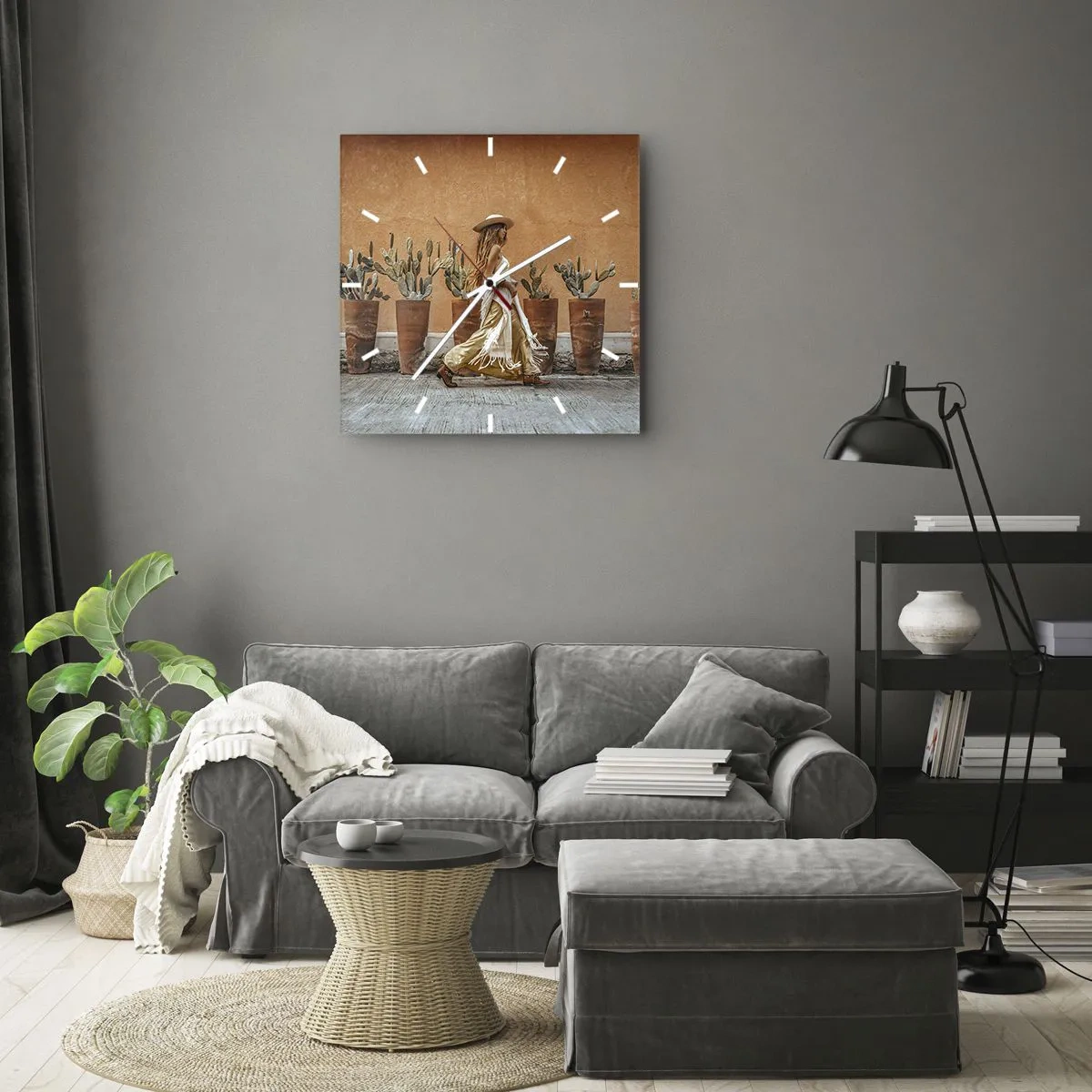 Zegar ścienny - Kobieta w stylu boho na tle donic z kaktusami - 30x30cm - W stylu hippie - Nowoczesna dekoracja ścienna do salonu i sypialni ARTTOR