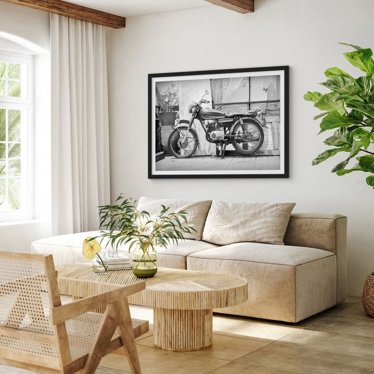 Plakat w czarnej ramie - Czarno-białe zdjęcie klasycznego motocykla - 70x50cm - Klasyka ponad wszystko - Nowoczesna dekoracja ścienna do salonu i sypialni ARTTOR