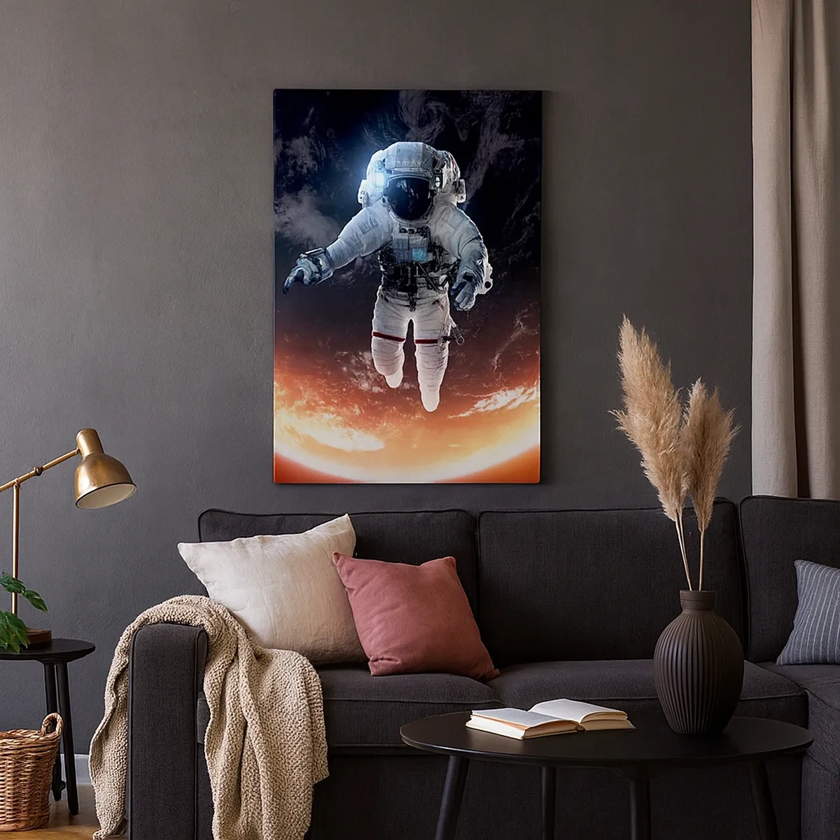 Obraz na płótnie - Astronauta w przestrzeni kosmicznej z widokiem na Ziemię - 50x70cm - Mogę zostać jeszcze chwilę? - Nowoczesna dekoracja ścienna do salonu, kuchni i sypialni ARTTOR