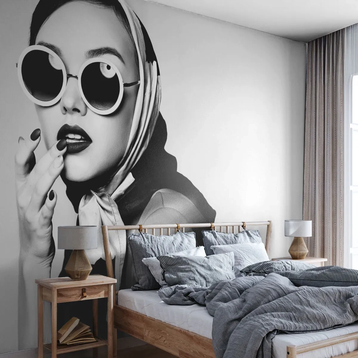 Fototapeta Premium Sand - Stylowa kobieta w okularach i chuście w czarno-białej fotografii - 100x70cm - Pozdrowienia z lat 60. - Nowoczesna dekoracja ścienna do salonu, kuchni i sypialni ARTTOR