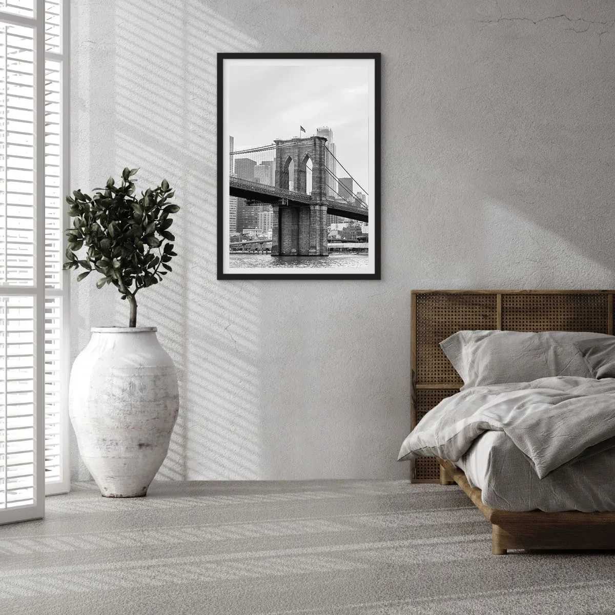 Plakat w czarnej ramie - Brooklyn Bridge w monochromatycznym ujęciu - 50x70cm - Nowojorskie klimaty - Nowoczesna dekoracja ścienna do salonu i sypialni ARTTOR