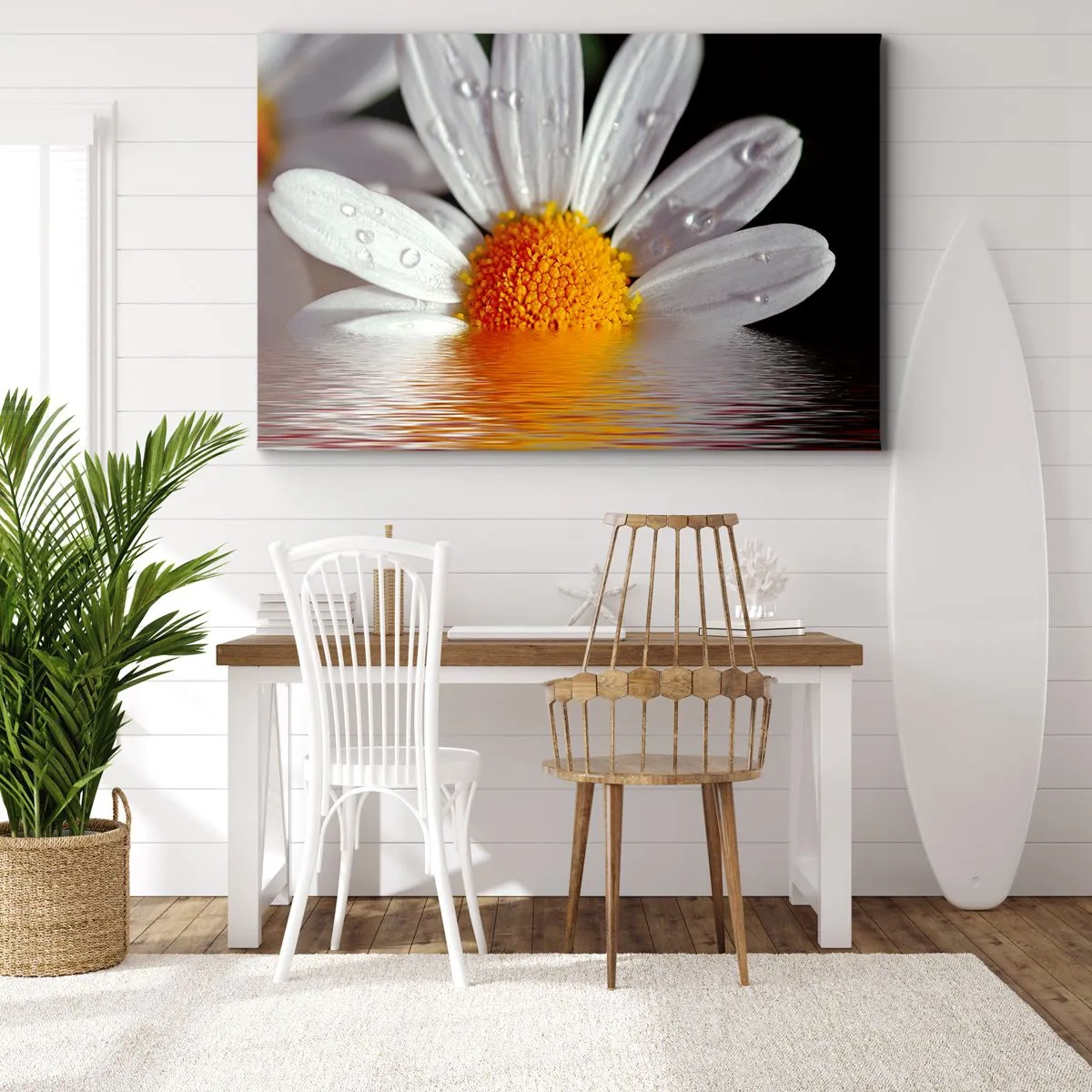 Obraz na płótnie - Biała stokrotka z kroplami wody zanurzona w odbiciu na wodzie - 70x50cm - Wschodzące słońce margaretki - Nowoczesna dekoracja ścienna do salonu i sypialni ARTTOR