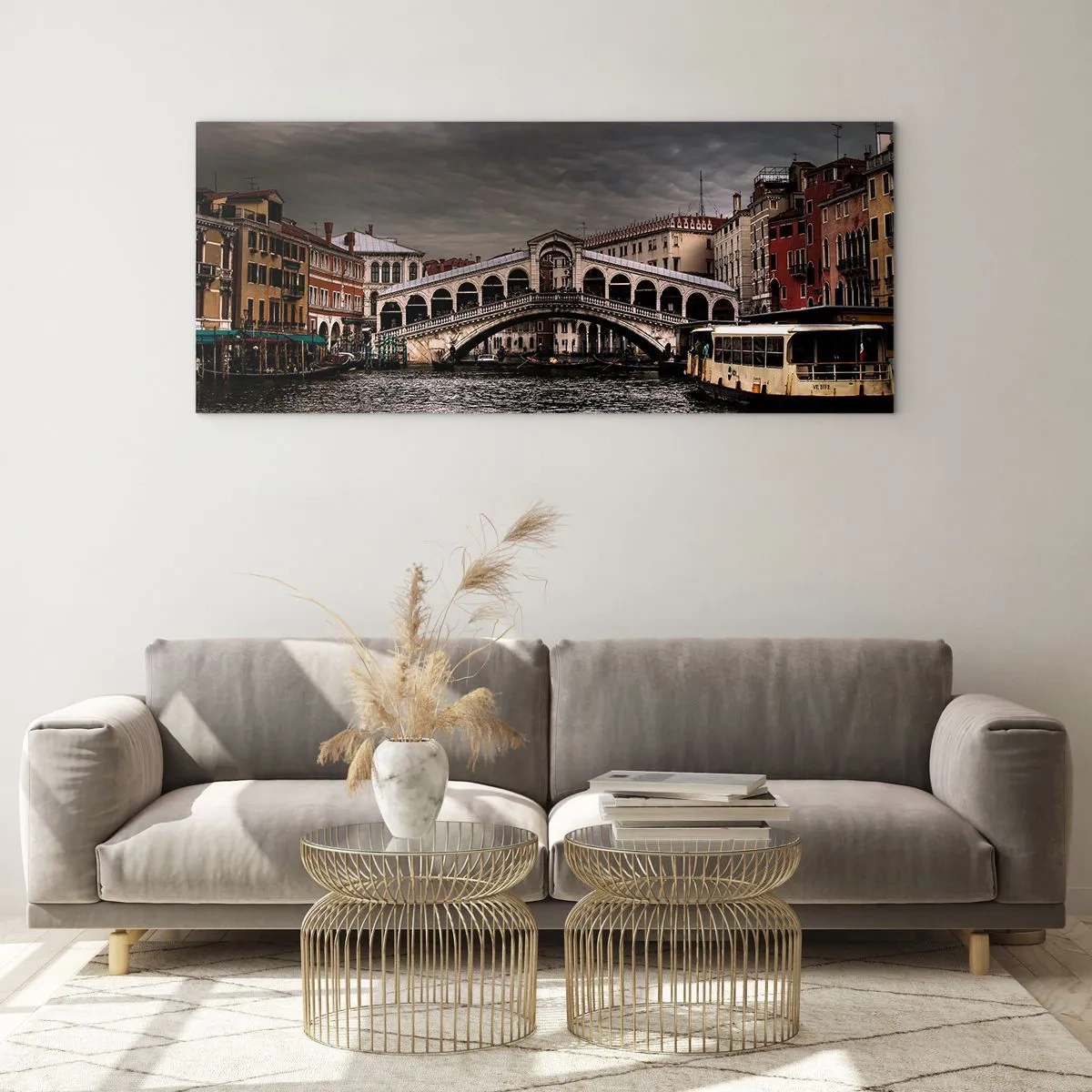 Obraz na szkle - Most Rialto w Wenecji nad Kanałem Grande, klasyczna architektura. - 140x50cm - Obietnica weneckiego wieczoru - Nowoczesna dekoracja ścienna do salonu i sypialni ARTTOR