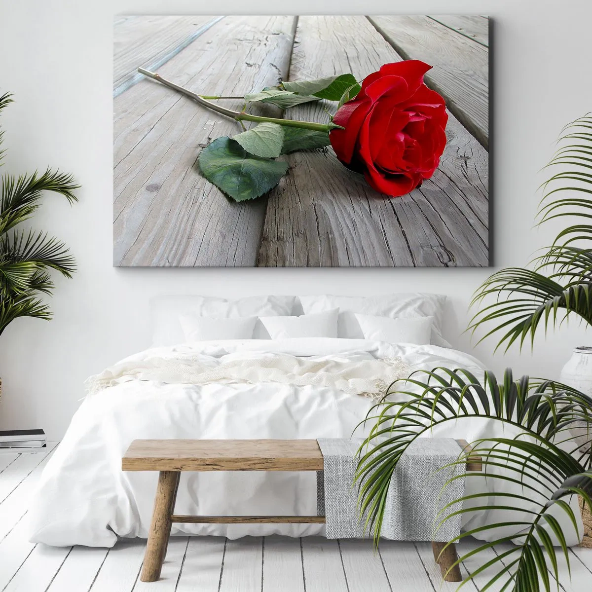 Obraz na płótnie - Czerwona róża na drewnianym tle - 70x50cm - Studium w szkarłacie - Nowoczesna dekoracja ścienna do salonu i sypialni ARTTOR