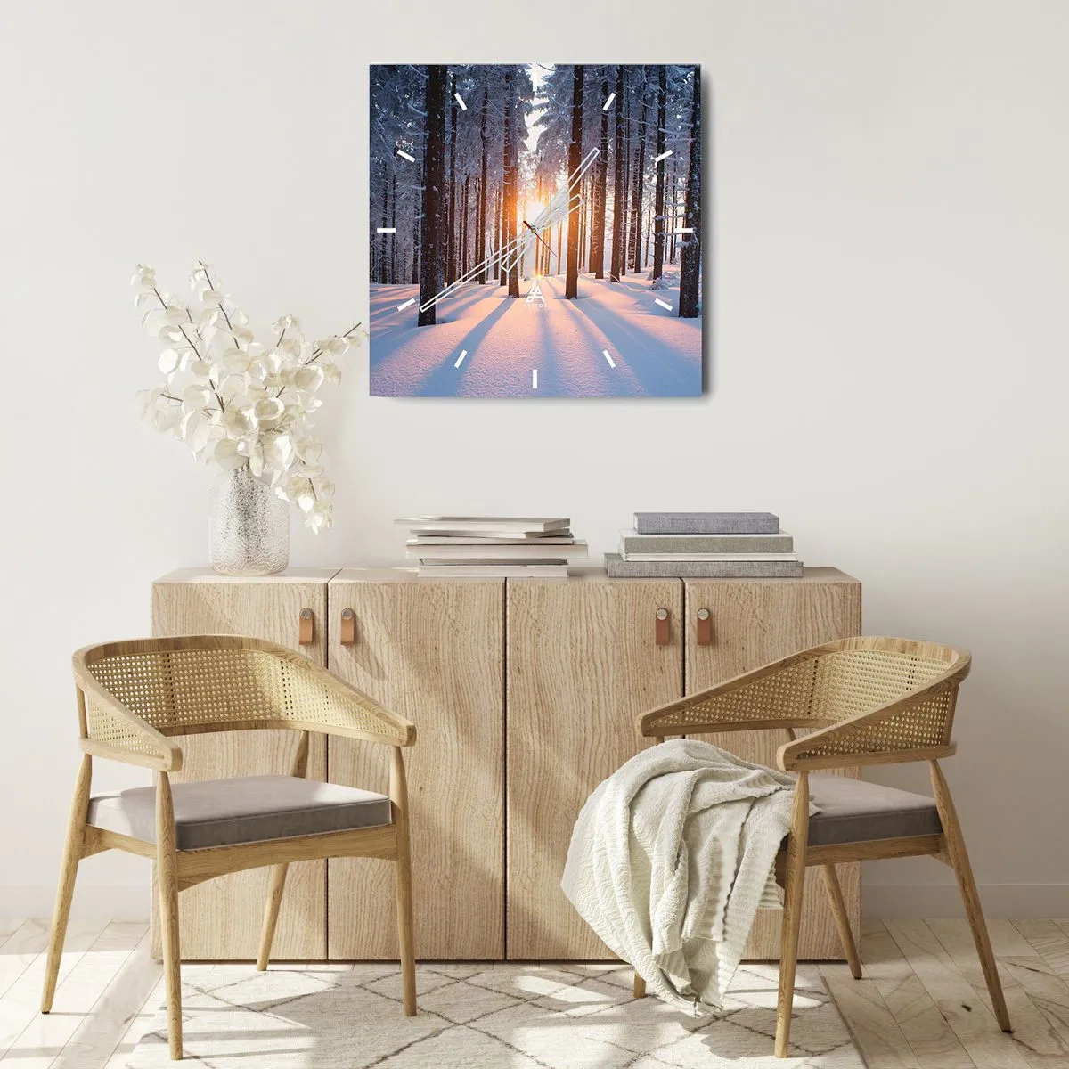 Zegar ścienny - Zimowy las oświetlony promieniami słońca - 30x30cm - Wyraźnie czarno na białym - Nowoczesna dekoracja ścienna do salonu i sypialni ARTTOR