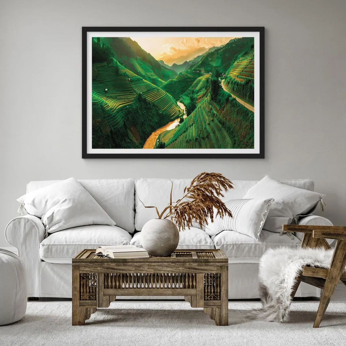 Plakat w czarnej ramie - Malownicze tarasy ryżowe w zielonej dolinie oświetlone zachodzącym słońcem - 70x50cm - Wietnamska dolina - Nowoczesna dekoracja ścienna do salonu i sypialni ARTTOR