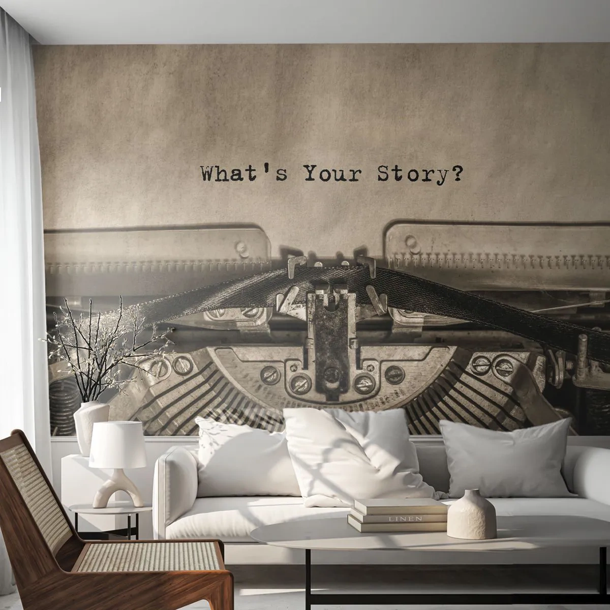 Fototapeta Premium Sand - Maszyna do pisania z kartką i napisem What's your story - 100x70cm - Opowiedz mi - Nowoczesna dekoracja ścienna do salonu, kuchni i sypialni ARTTOR