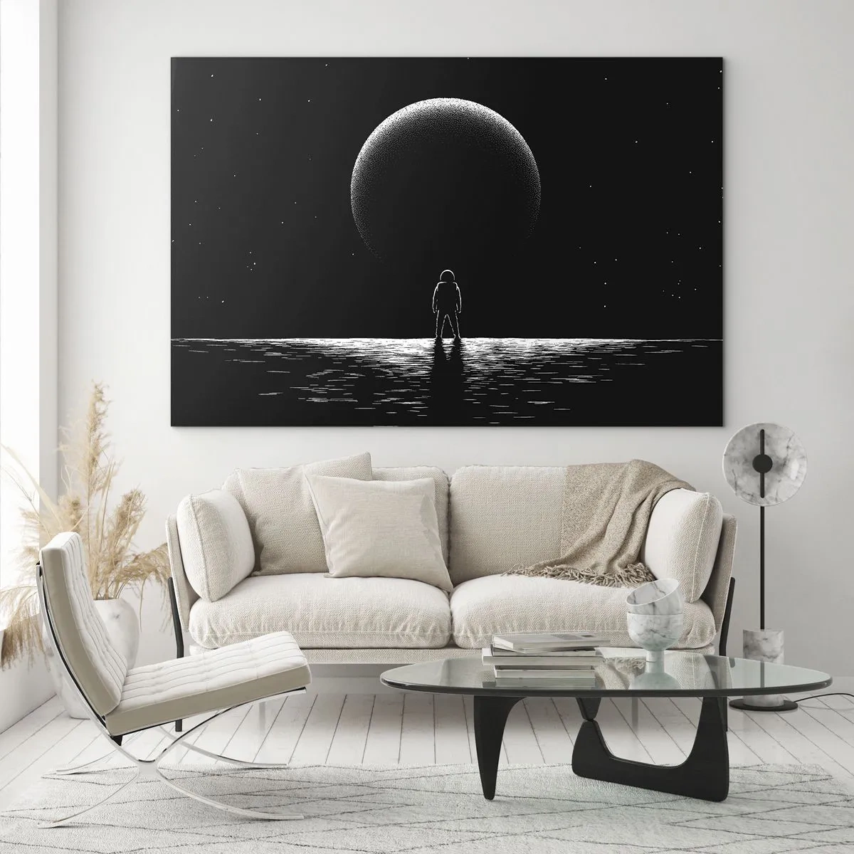 Obraz na szkle - Astronauta stojący naprzeciw planety w czerni i bieli - 70x50cm - Twarzą w twarz - Nowoczesna dekoracja ścienna do salonu i sypialni ARTTOR