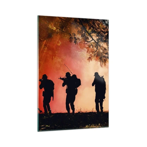 Obraz na szkle - Sylwetki żołnierzy w lesie na tle pomarańczowego nieba - 80x120cm - …Wszyscy za jednego. - Nowoczesna dekoracja ścienna do salonu i sypialni ARTTOR