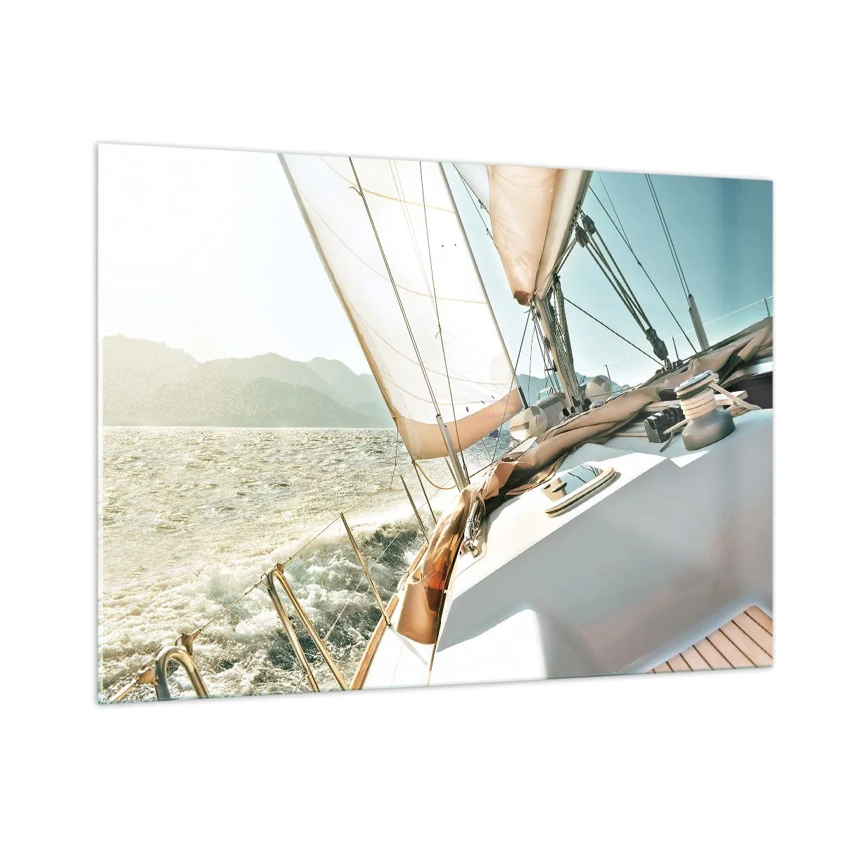Obraz na szkle - Jacht żaglowy na tle gór i błękitnego nieba - 100x70cm - Pod pełnymi żaglami - Nowoczesna dekoracja ścienna do salonu, kuchni i sypialni ARTTOR