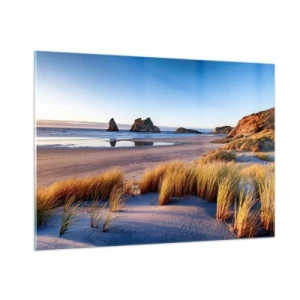 Obraz na szkle - Plaża o świcie z trawami i skałami w tle przy spokojnym morzu - 100x70cm - Dla poszukiwaczy spokoju - Nowoczesna dekoracja ścienna do salonu, kuchni i sypialni ARTTOR