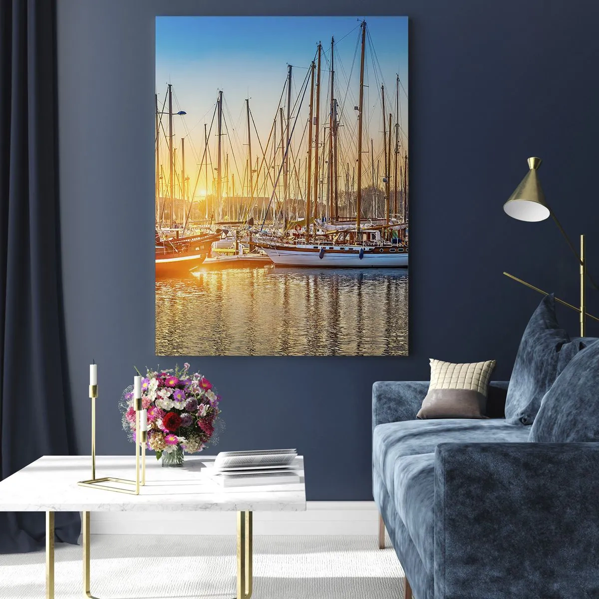 Obraz na szkle - Zachód słońca nad mariną pełną żaglówek - 70x100cm - Wiatr też musi spać - Nowoczesna dekoracja ścienna do salonu i sypialni ARTTOR