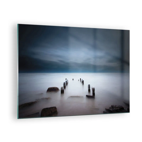 Obraz na szkle - Nastrojowa sceneria morza z drewnianymi palami - 70x50cm - Zamyślone jezioro - Nowoczesna dekoracja ścienna do salonu i sypialni ARTTOR