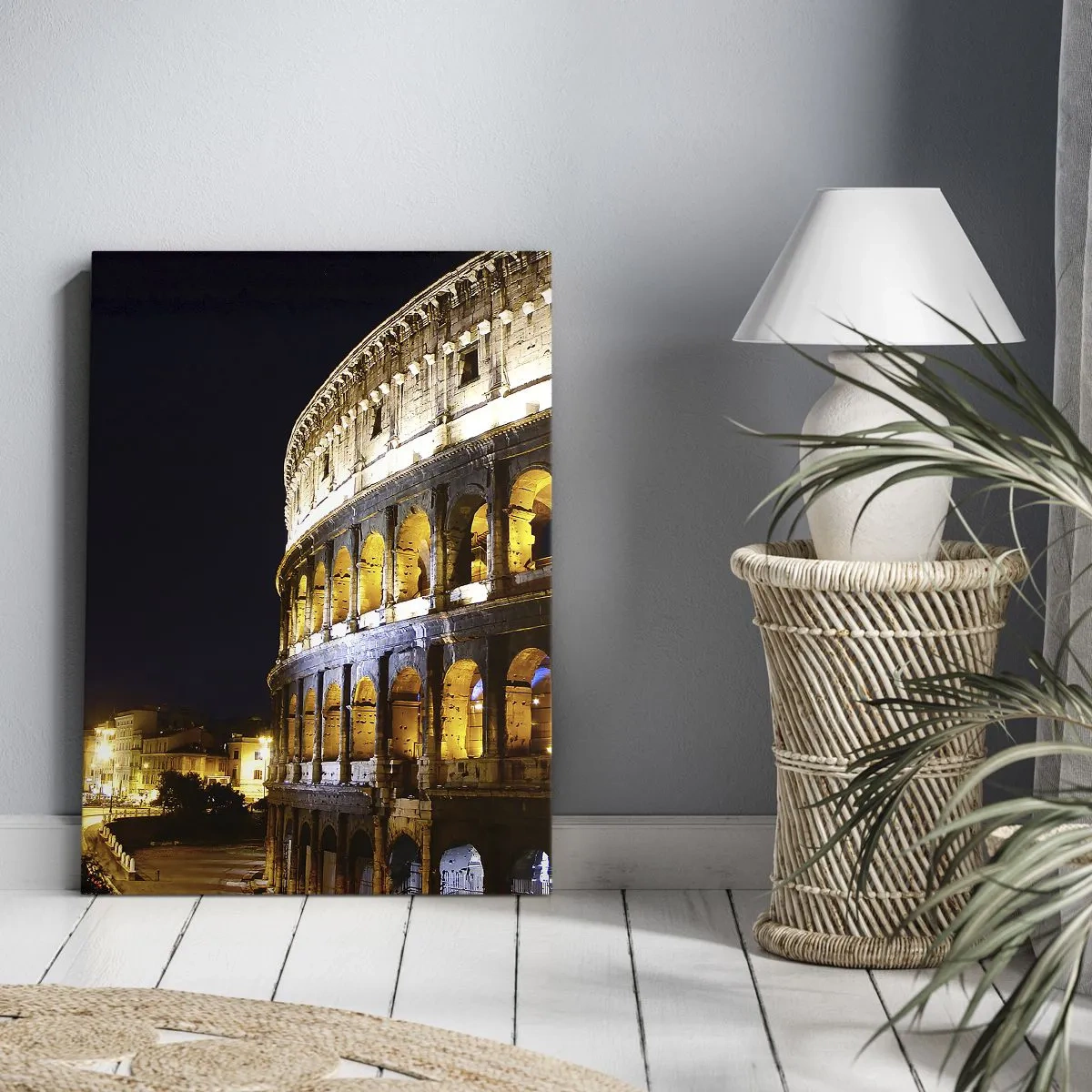 Obraz na płótnie - Koloseum nocą z podświetlonymi arkadami - 50x70cm - Igrzyska czas zacząć - Nowoczesna dekoracja ścienna do salonu, kuchni i sypialni ARTTOR