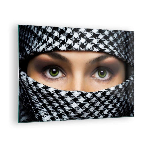 Obraz na szkle - Zielone oczy otoczone czarno-białym wzorem - 70x50cm - Portret zakwefionej zielonookiej piękności - Nowoczesna dekoracja ścienna do salonu i sypialni ARTTOR