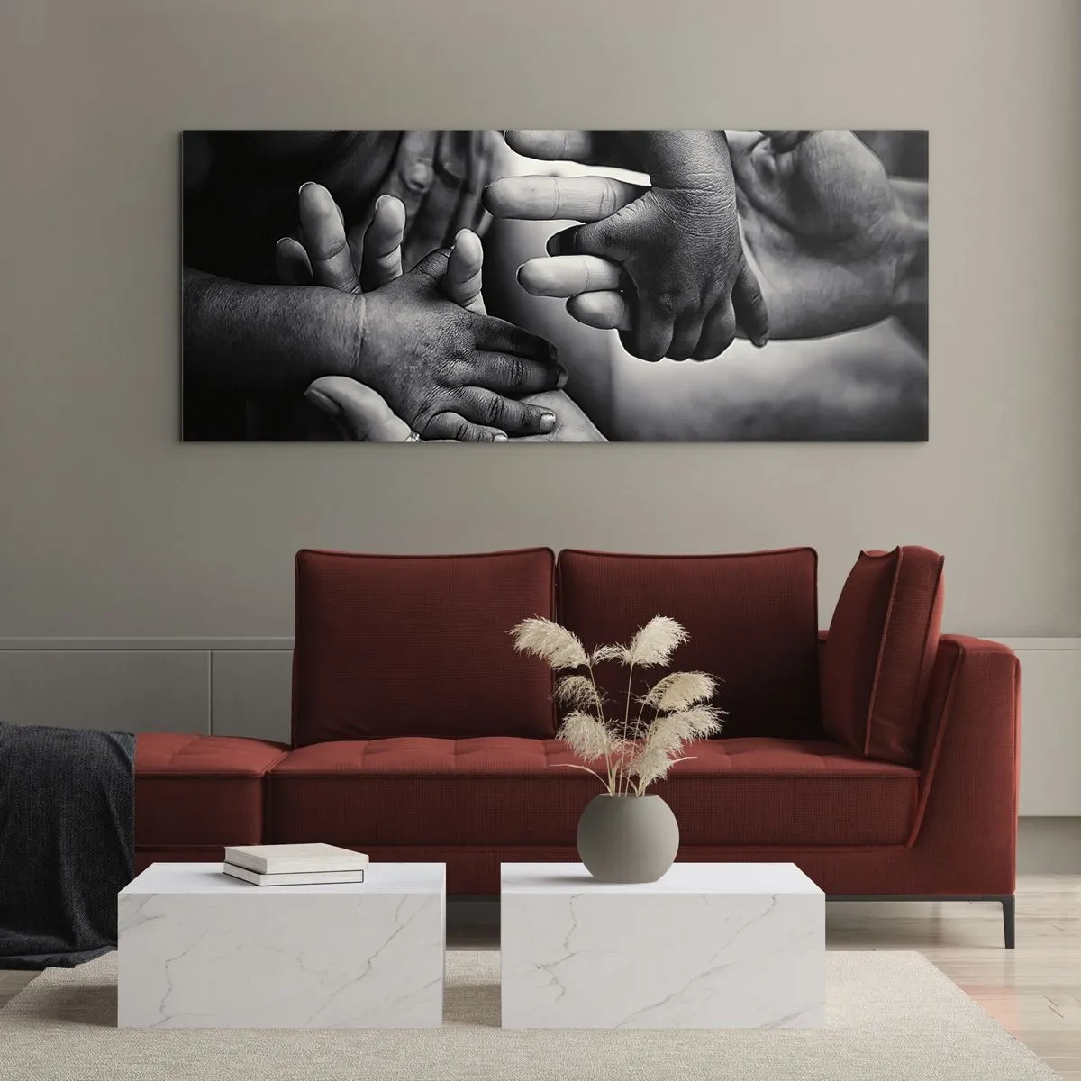 Obraz na szkle - Czarno-białe dłonie różnych pokoleń - 120x50cm - Być człowiekiem - Nowoczesna dekoracja ścienna do salonu i sypialni ARTTOR