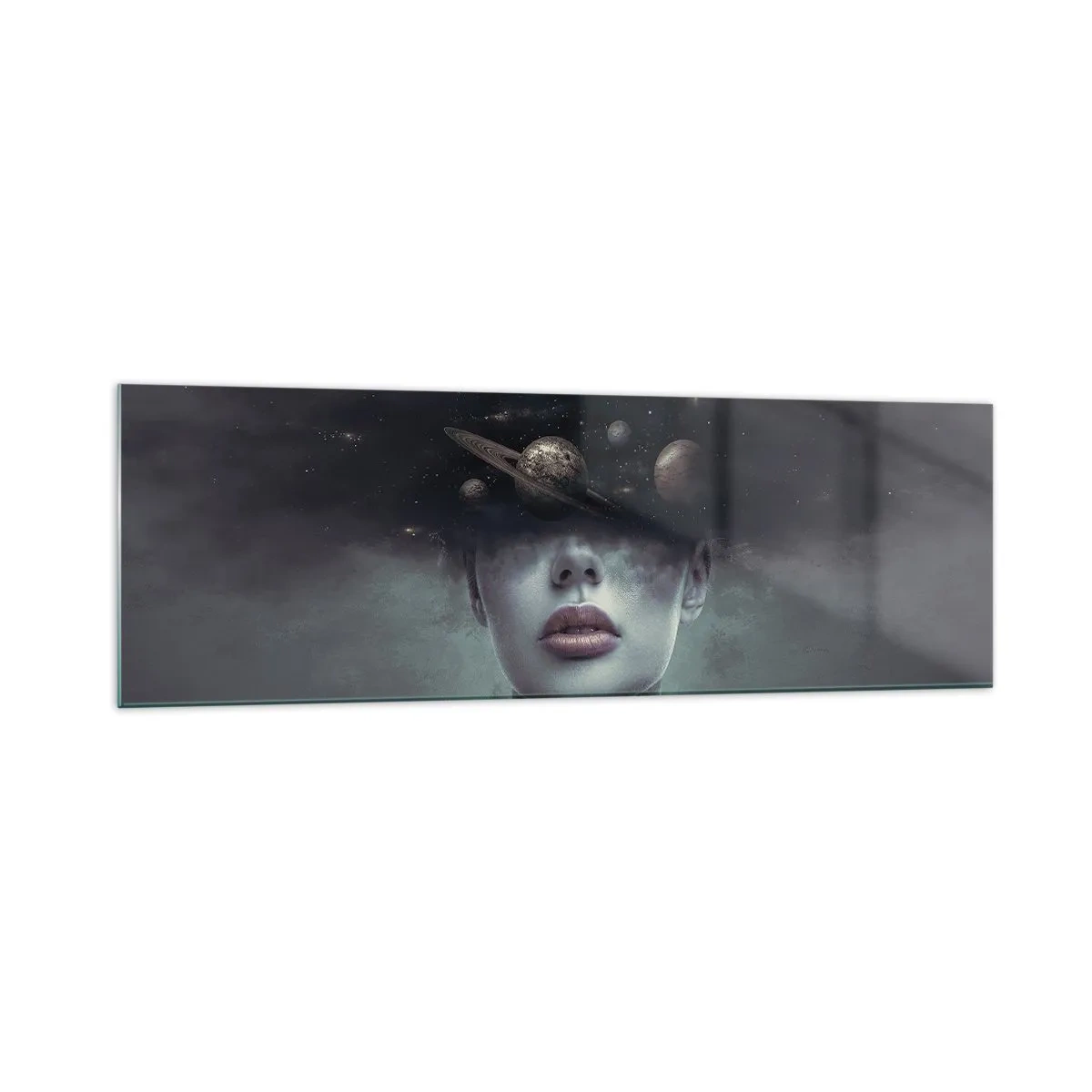 Obraz na szkle - Kobieca twarz z motywem planet i kosmosu w tle - 160x50cm - A planety szaleją… - Nowoczesna dekoracja ścienna do salonu i sypialni ARTTOR