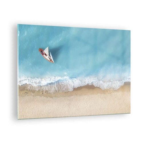 Obraz na szkle - Żaglówka na lazurowym morzu przy piaszczystej plaży - 70x50cm - Na granicy błękitu i złota - Nowoczesna dekoracja ścienna do salonu i sypialni ARTTOR