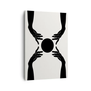Obraz na płótnie - Czarne dłonie w symetrycznej kompozycji z kulą - 70x100cm - Tajemny znak - Nowoczesna dekoracja ścienna do salonu i sypialni ARTTOR