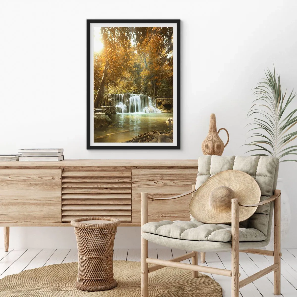 Plakat w czarnej ramie - Jesienny wodospad w świetle słońca - 50x70cm - Parkowa kaskada - Nowoczesna dekoracja ścienna do salonu i sypialni ARTTOR