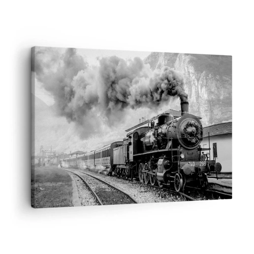 Obraz na płótnie - Czarno-biała lokomotywa parowa na tle górskiego krajobrazu - 70x50cm - Stoi na stacji… - Nowoczesna dekoracja ścienna do salonu i sypialni ARTTOR