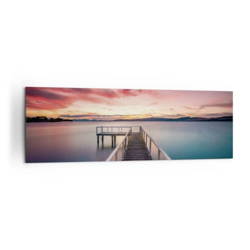 Obraz na płótnie - Pomost prowadzący na spokojne jezioro o zachodzie słońca - 160x50cm - Łagodny płomień wieczoru - Nowoczesna dekoracja ścienna do salonu i sypialni ARTTOR