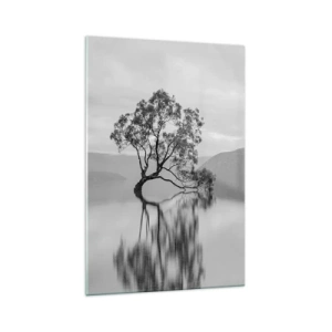 Obraz na szkle - Samotne drzewo odbijające się w wodzie na tle gór - 70x100cm - Jest taki kraj - Nowoczesna dekoracja ścienna do salonu i sypialni ARTTOR