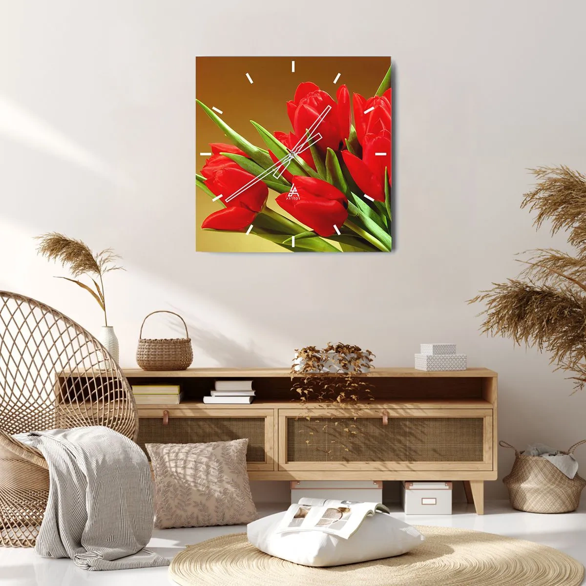 Zegar ścienny - Bukiet czerwonych tulipanów na złotym tle z zielonymi liśćmi - 30x30cm - Pęk wiosennej radości - Nowoczesna dekoracja ścienna do salonu i sypialni ARTTOR