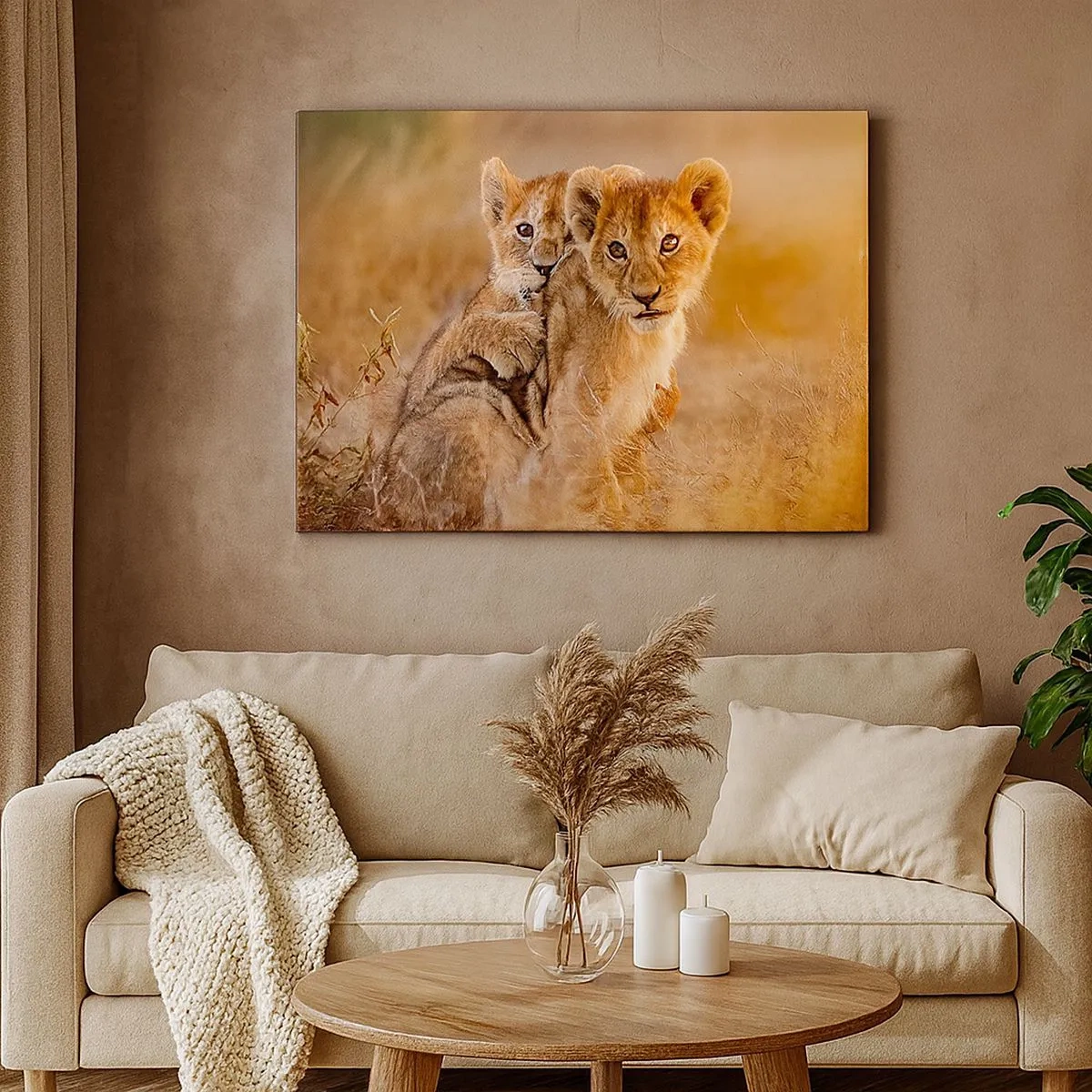 Obraz na płótnie - Urocze lwiątka w naturalnym otoczeniu - 70x50cm - Nie przeszkadzać! Bawimy się - Nowoczesna dekoracja ścienna do salonu i sypialni ARTTOR